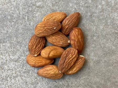 Raw whole almonds For Sale