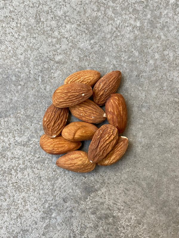 Raw whole almonds For Sale